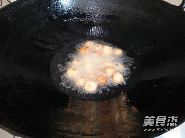 金蒜红烧肉的做法