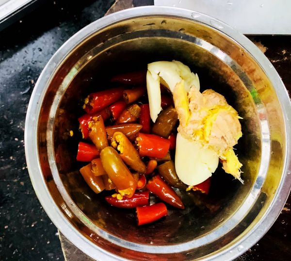 酸辣鱼头豆腐火锅