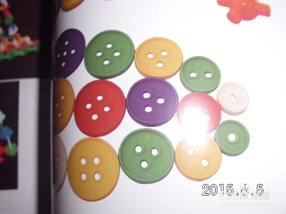 小小班幼儿玩玩具时的安全隐患