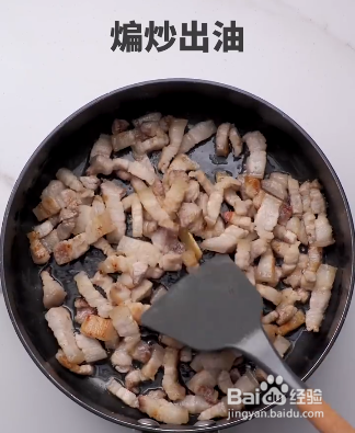 酱香浓郁的土豆卤肉饭