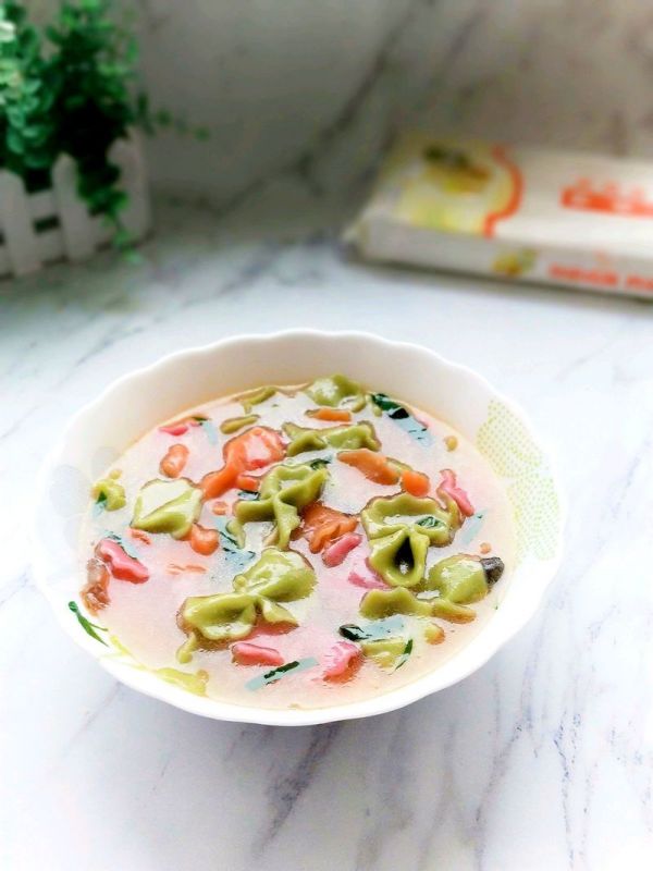 鸡汤三色蝴蝶面