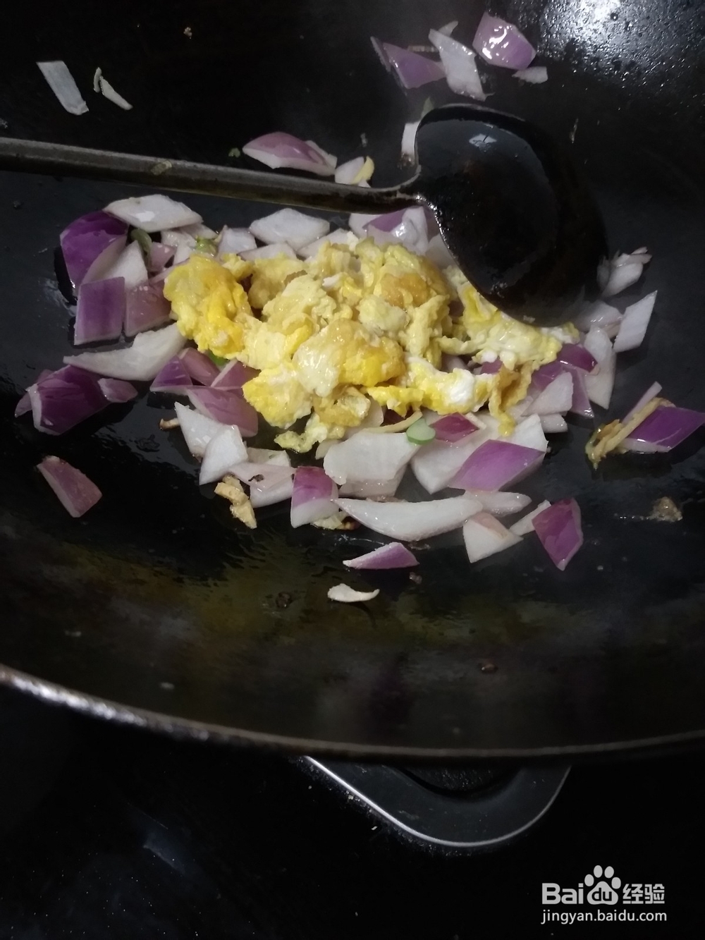 怎样做葱头丁炒鸡蛋？