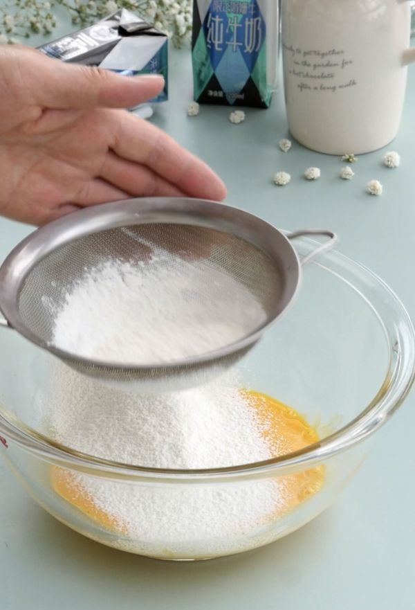 杨梅冰激凌纸杯蛋糕