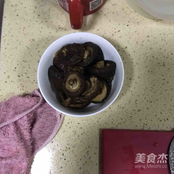 小鸡炖蘑菇的做法