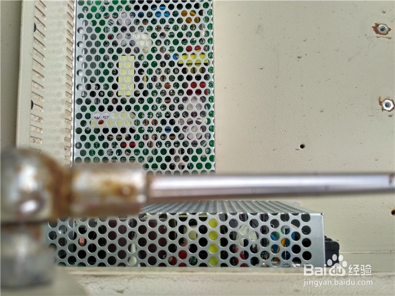 机箱里开关电源的正确安装方法