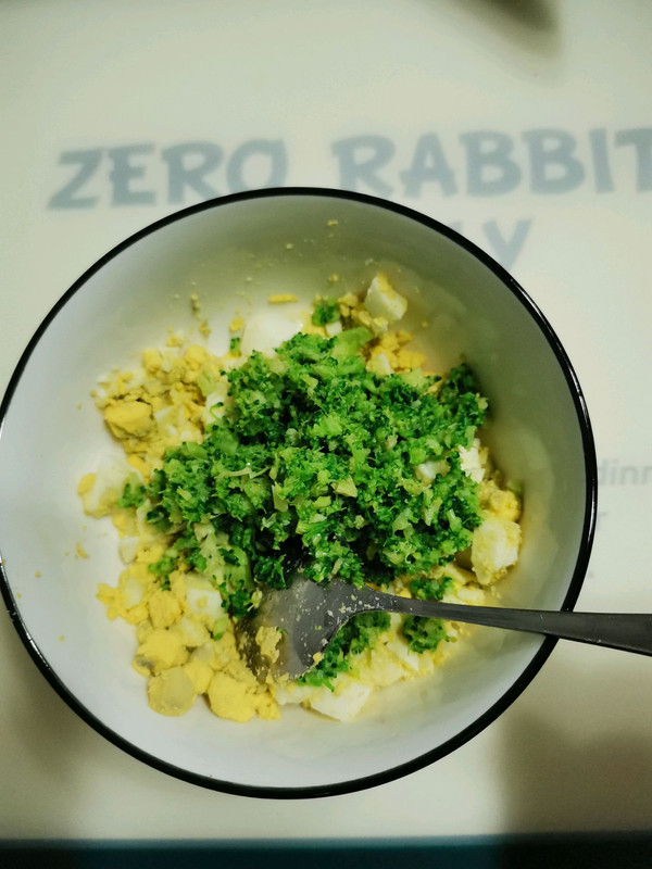 土豆鸡蛋西兰花沙拉三明治