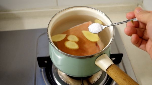 家常青椒回锅肉