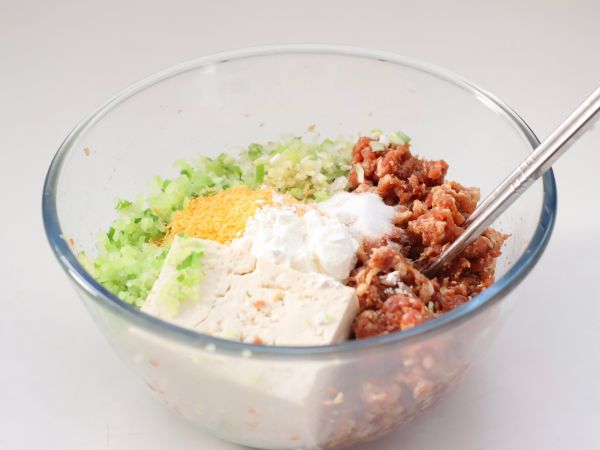 香炸萝卜豆腐丸子