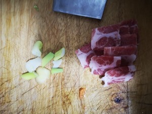 怎么做美味的鲜肉炒口蘑