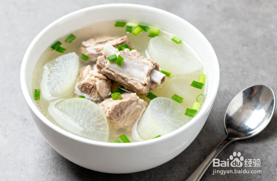 萝卜排骨汤怎么炖？汤清味鲜，萝卜清甜不辣