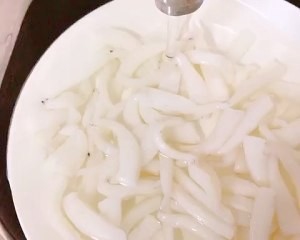 食补养生芹菜墨鱼的做法