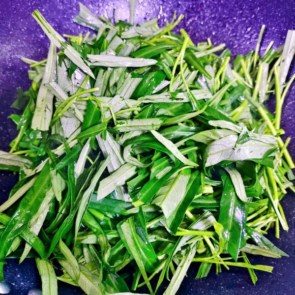 百吃不厌蚝油空心菜