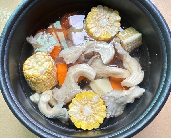 老祖宗相传食疗药膳玉米煲鸭