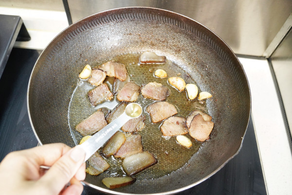 咸熏肉炒豉香油麦菜
