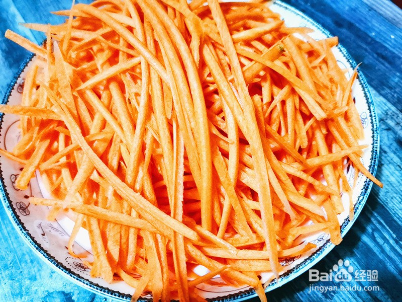 胡萝卜丝炒肉的简单做法
