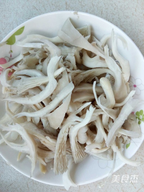 黑豆苗拌双菇