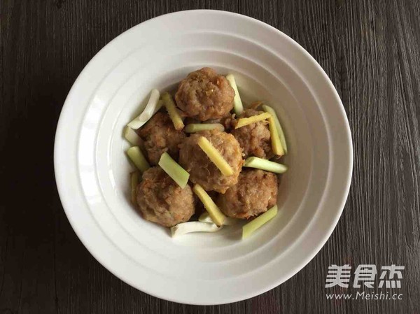 红烧狮子头的做法