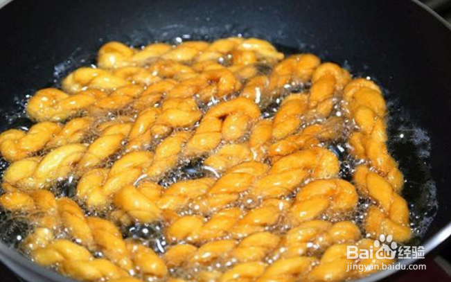 如何在家制作奶香小麻花