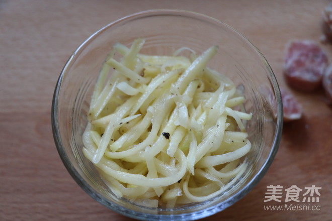 烤箱菜～黑胡椒香肠烤土豆丝