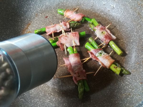 香煎培根芦笋卷