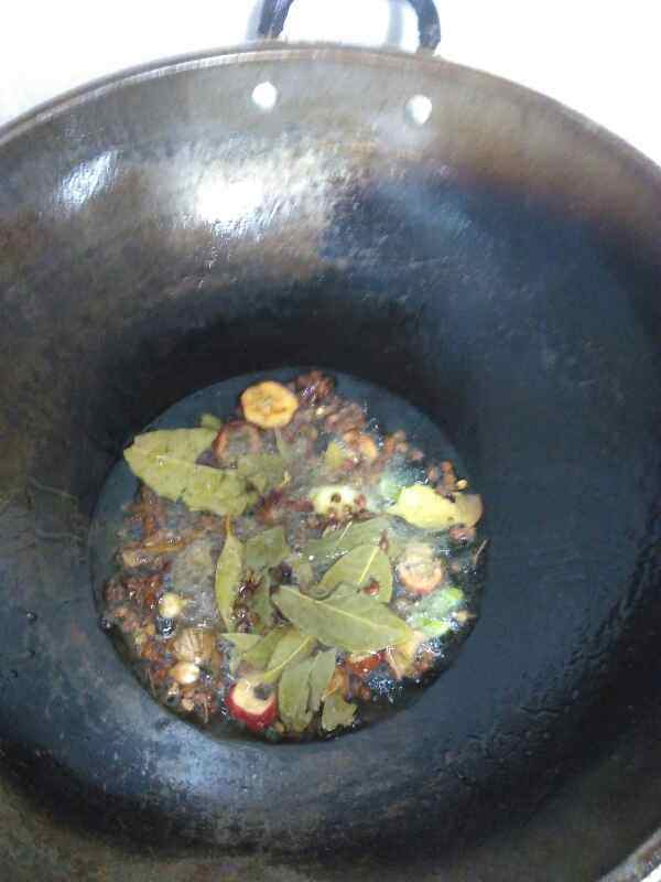 看着都让人流口水的脾酒五味烧鸡爪鸡翅你会做吗？