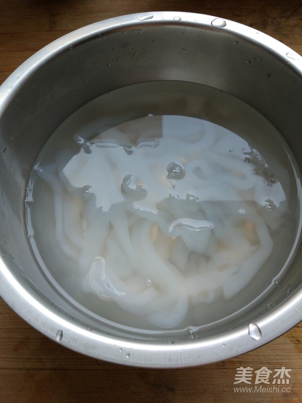 五彩肉丝拉皮