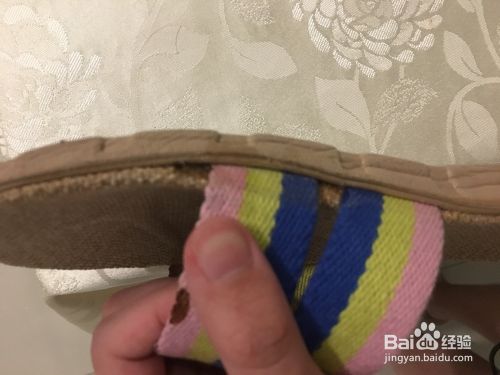 拖鞋坏了如何用AB胶修复以及注意事项