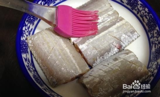 怎样炸带鱼不粘锅