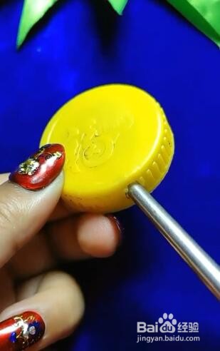 如何用瓶盖制作挂钩？