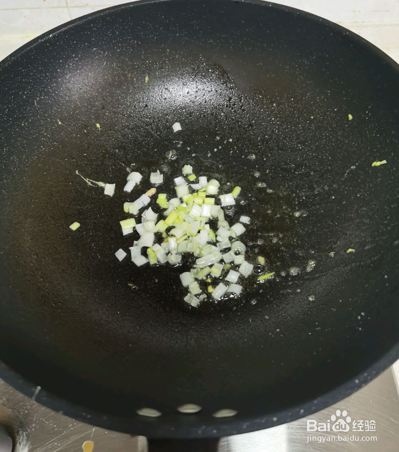 酱油炒蛋的做法