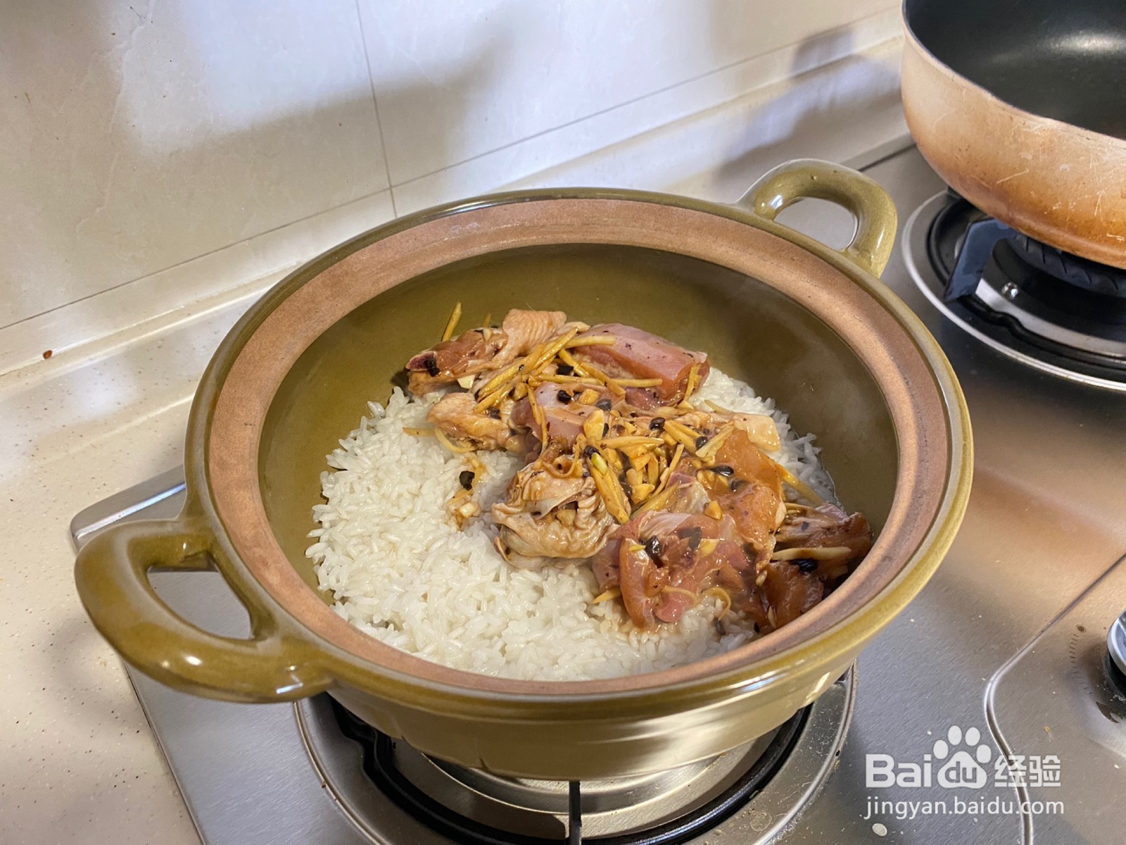 腊味滑鸡双拼煲仔饭怎么做