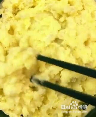 如何制作土豆泥虾球？