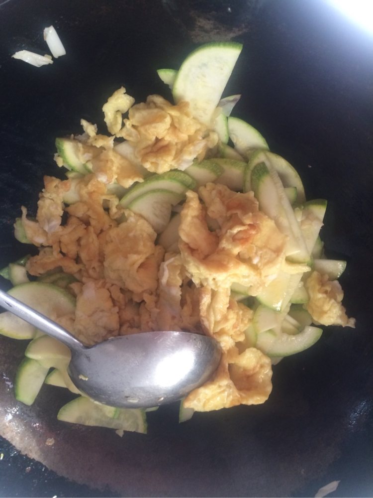 角瓜炒鸡蛋，味道真的棒极了！