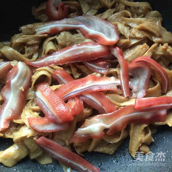 青椒猪耳炒面筋