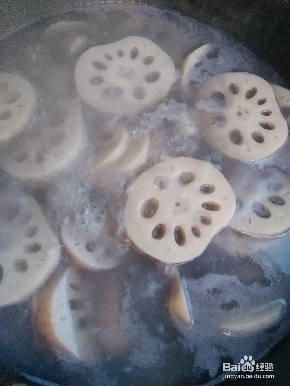 简单的腊肉煲莲藕