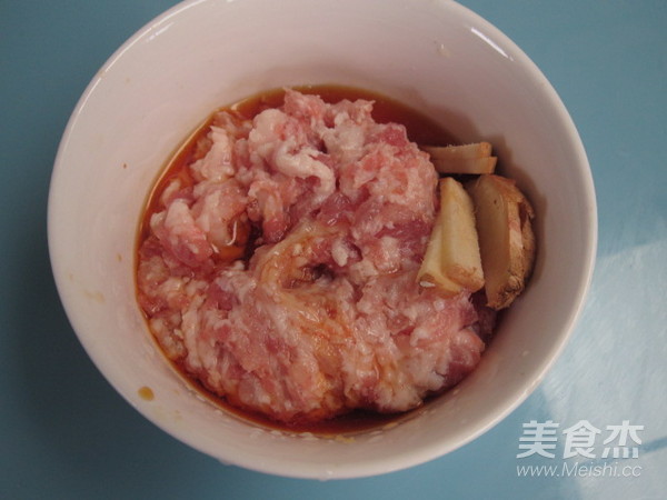 砂锅皮蛋瘦肉粥