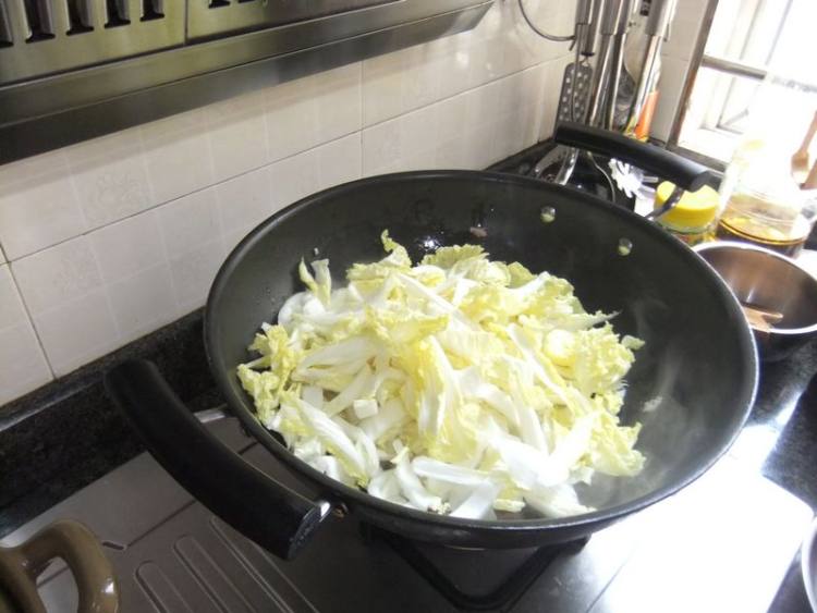 美味而又营养的白菜炖粉条，你会做吗