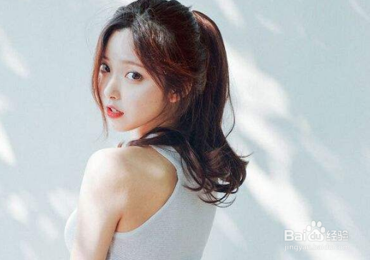 个性马尾展现出魅力出彩的你