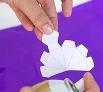 卡片纸手工制作立体钻石成为情人节表达饰品