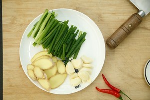 板栗烧鸡的做法