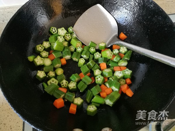 秋葵胡萝卜炒肉丁