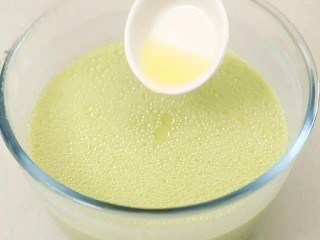 斑斓榴莲班戟怎么做？