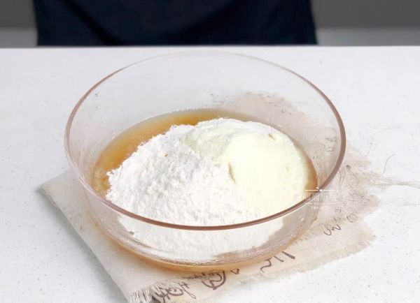 金沙咸蛋黄肉松月饼