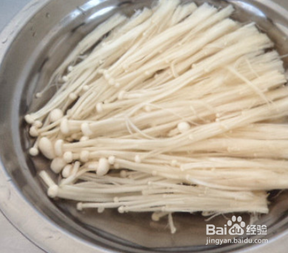 黑木耳金针菇炒辣椒