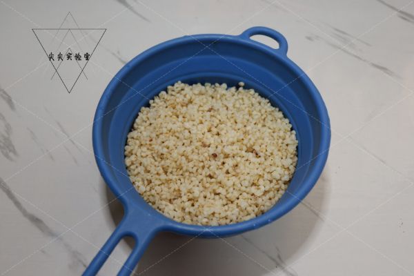 双椒紫菜烩高粱米