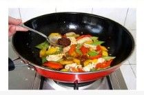 只用一小勺就可吃上瘾——沙茶酱爆鱿鱼