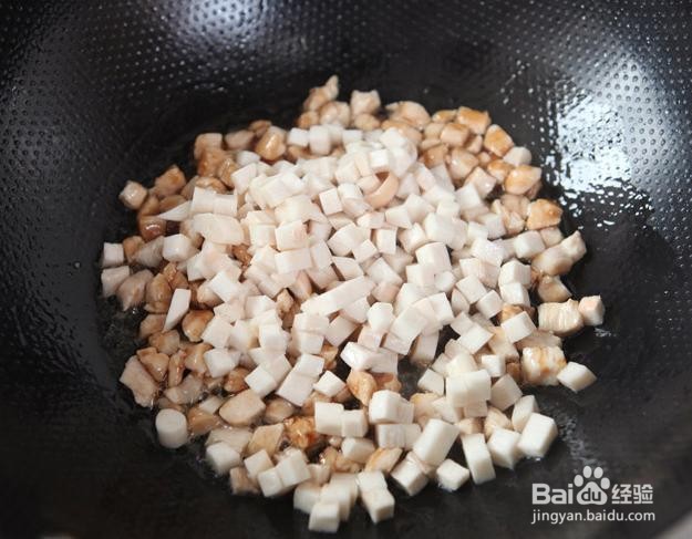 蘑菇炒鸡丁的做法