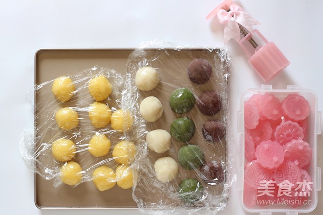 奶黄馅冰皮月饼