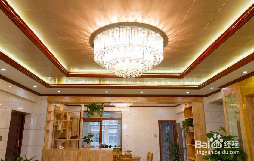 客厅吊顶搭配技巧与装修注意事项详解