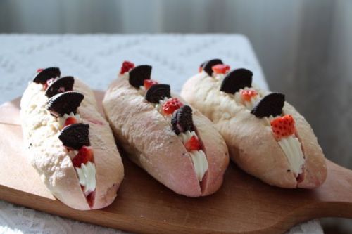 火龙果魔法棒面包